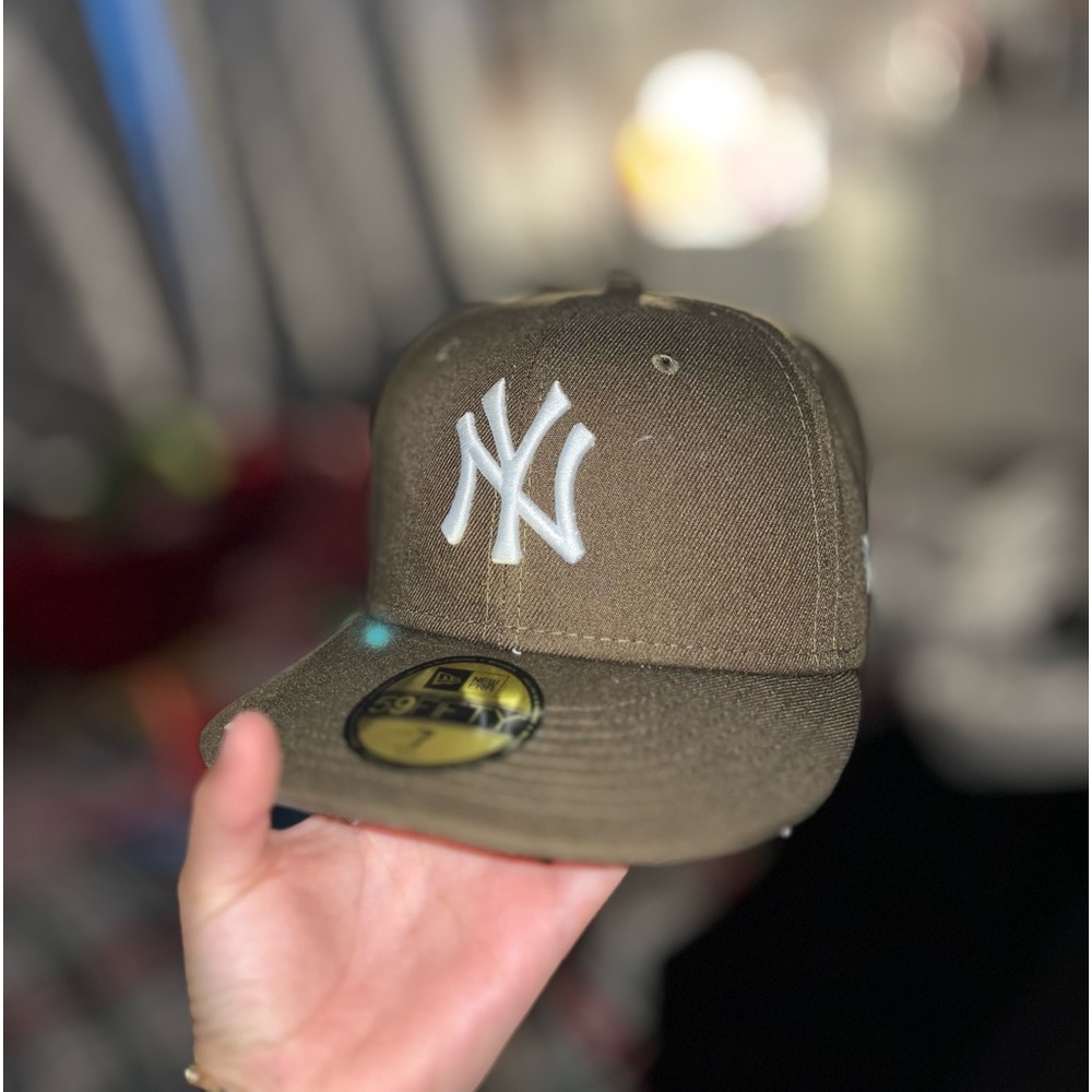 Fitted hats & Adjustable hats